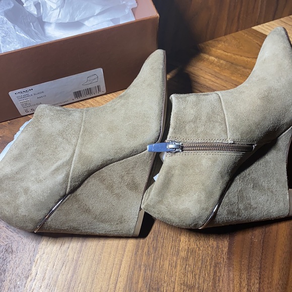 COACH Oakdale Bootie in Slate, Leather Pointed Ankle Booties Shoes. Size: 5.5 - Picture 8 of 14